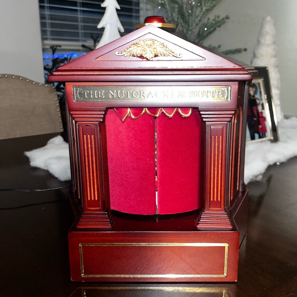 MR CHRISTMAS The Nutcracker Suite